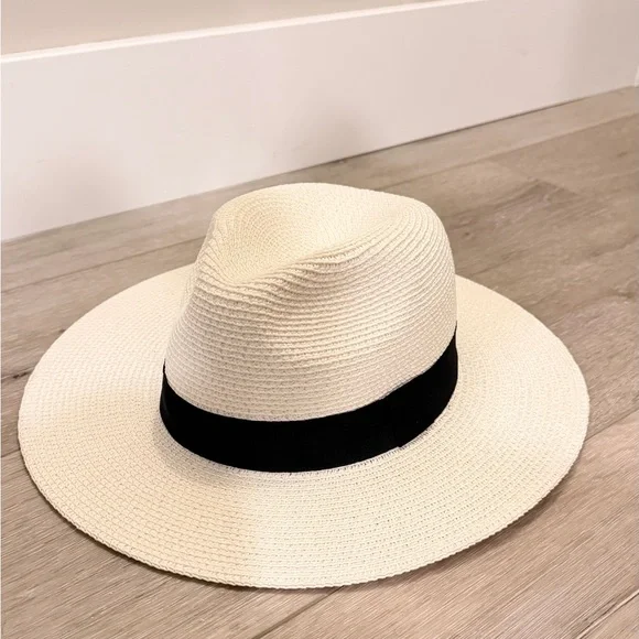 Amazon Cream Fedora with Black Band - Picture 1 of 1
